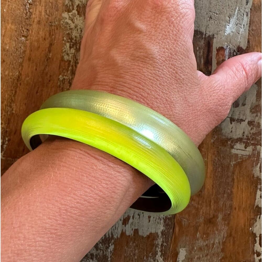 Alexis Bittar Lucite Tapered Bangles Bracelet Set – Neon Yellow & Translucent